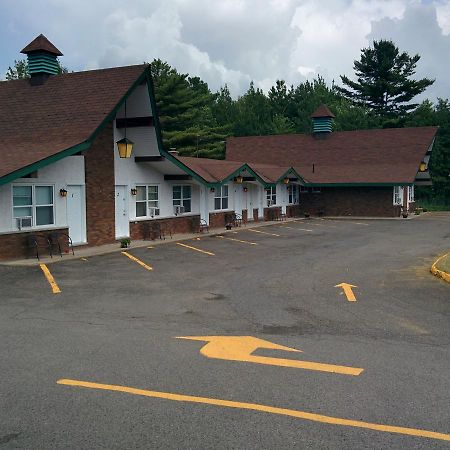 Motel Les Pins Granby Ngoại thất bức ảnh