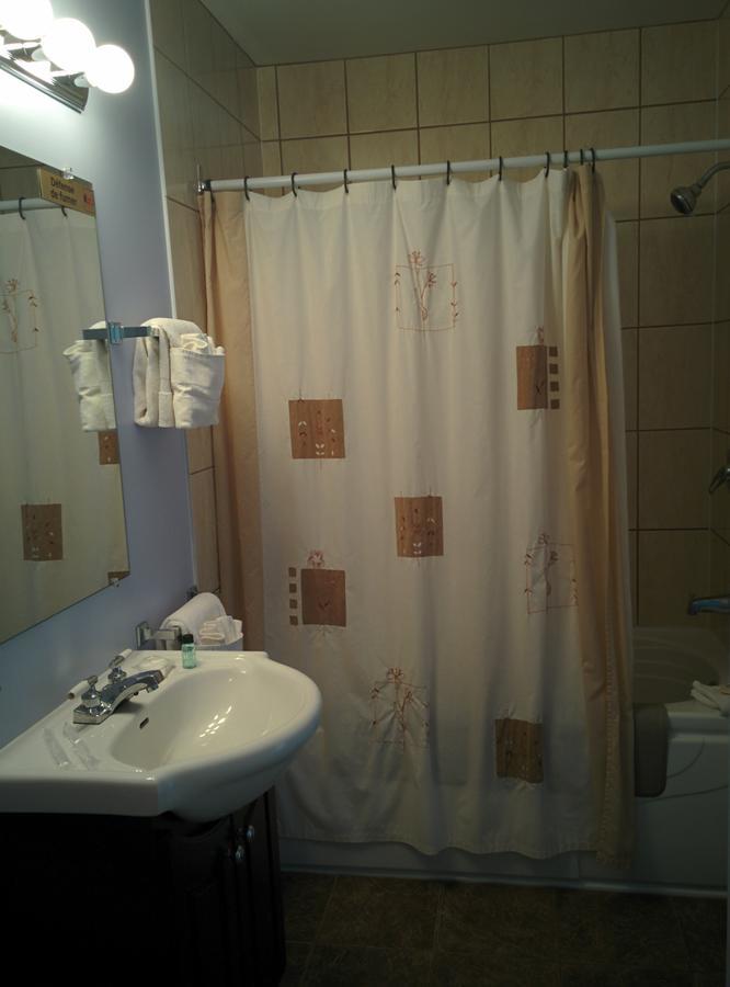 Motel Les Pins Granby Ngoại thất bức ảnh
