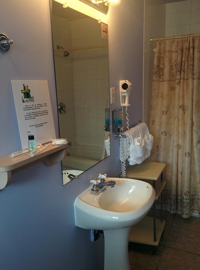 Motel Les Pins Granby Ngoại thất bức ảnh