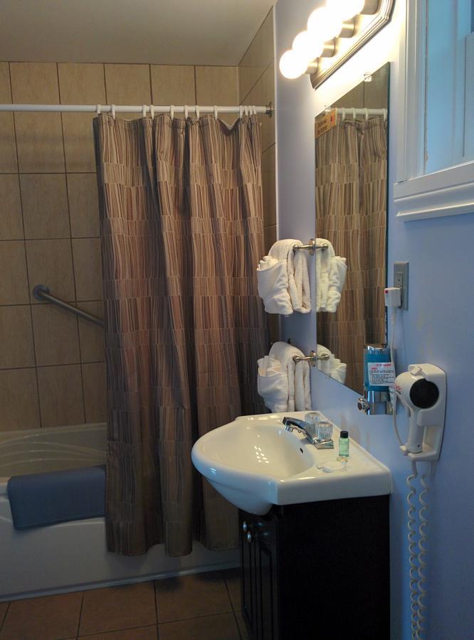 Motel Les Pins Granby Ngoại thất bức ảnh