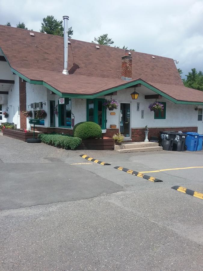 Motel Les Pins Granby Ngoại thất bức ảnh