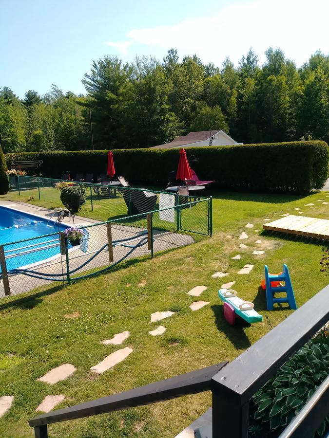 Motel Les Pins Granby Ngoại thất bức ảnh
